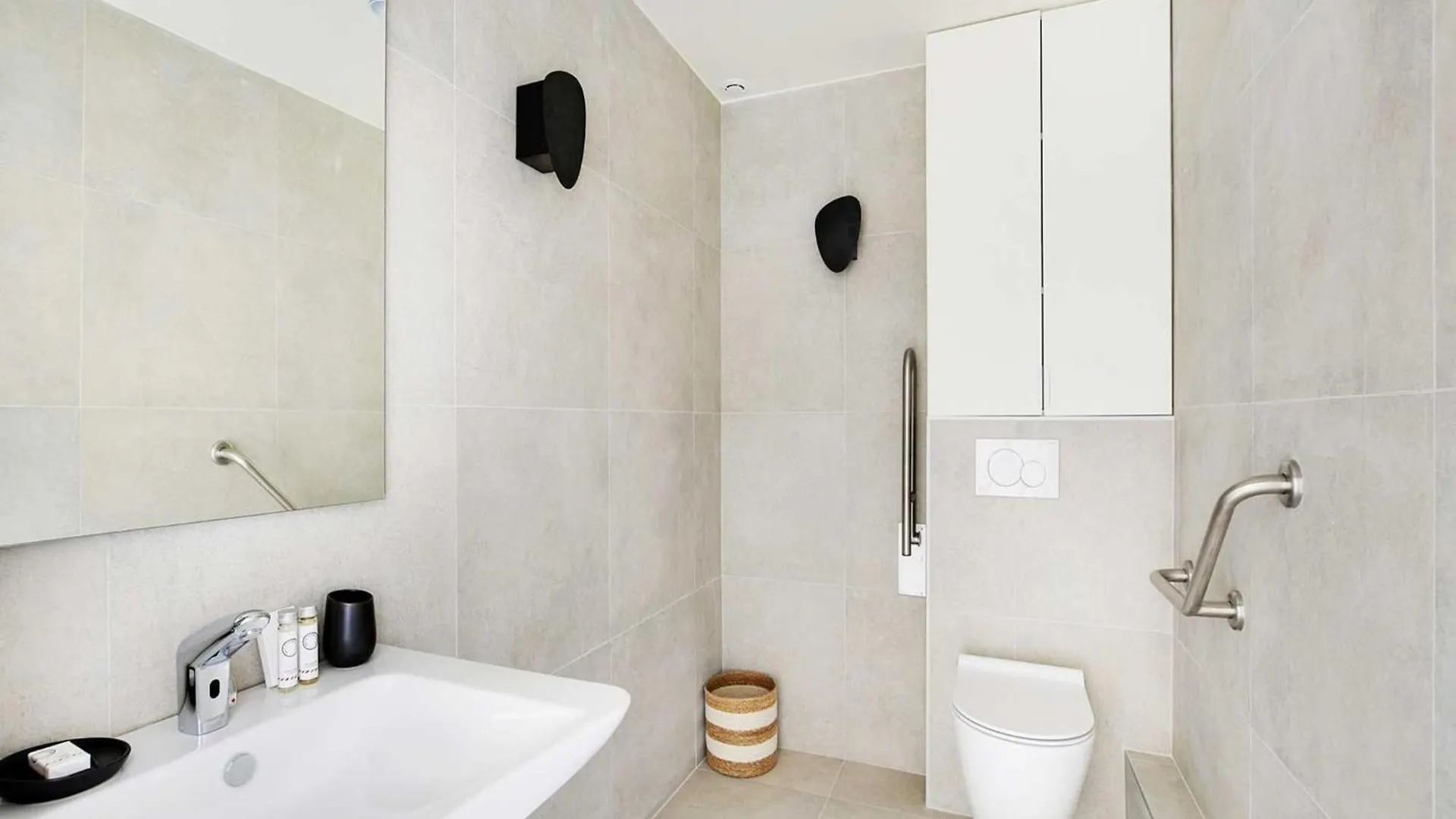 Elegant Apartment - 2Br 6P - Faubourg-Du-Roule Paris 0*,  France